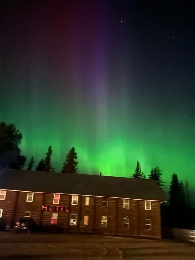 Northern lights over the Lincoln Log Hotel at night